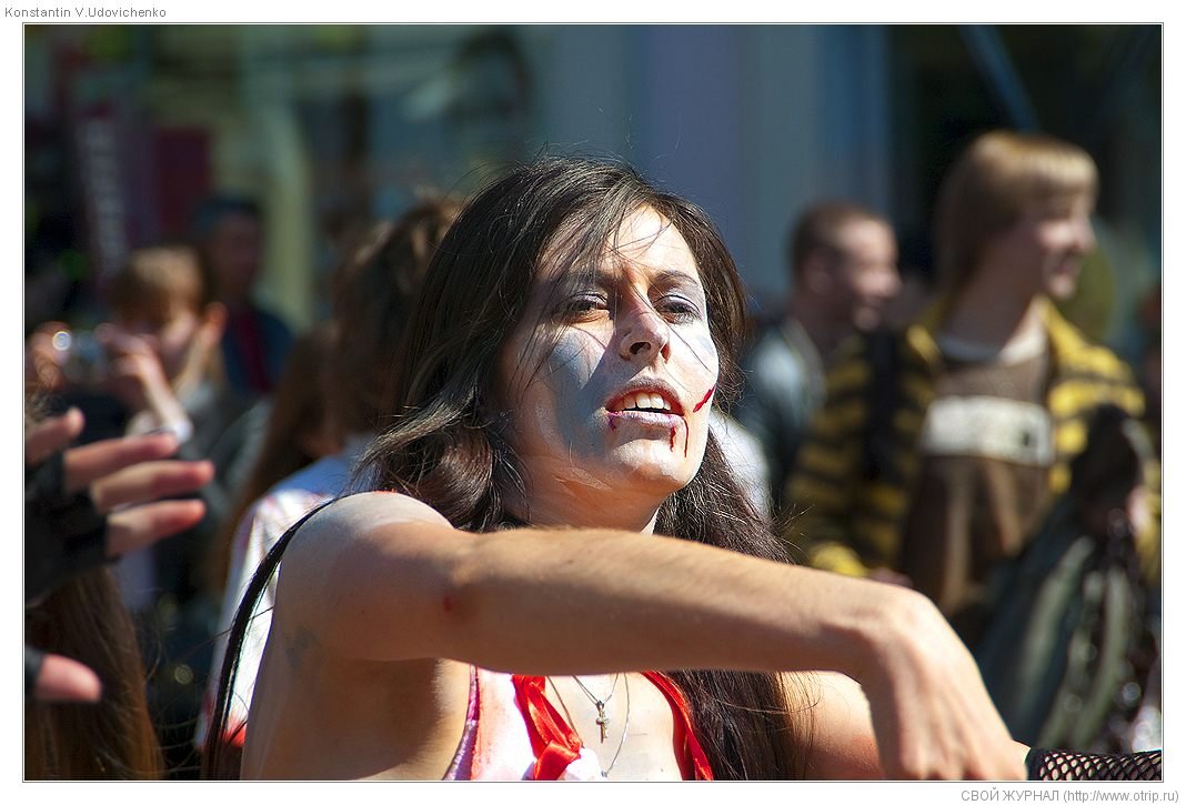 Москва, зомби-моб на Арбате (26.04.2009) 8316s_2.jpg