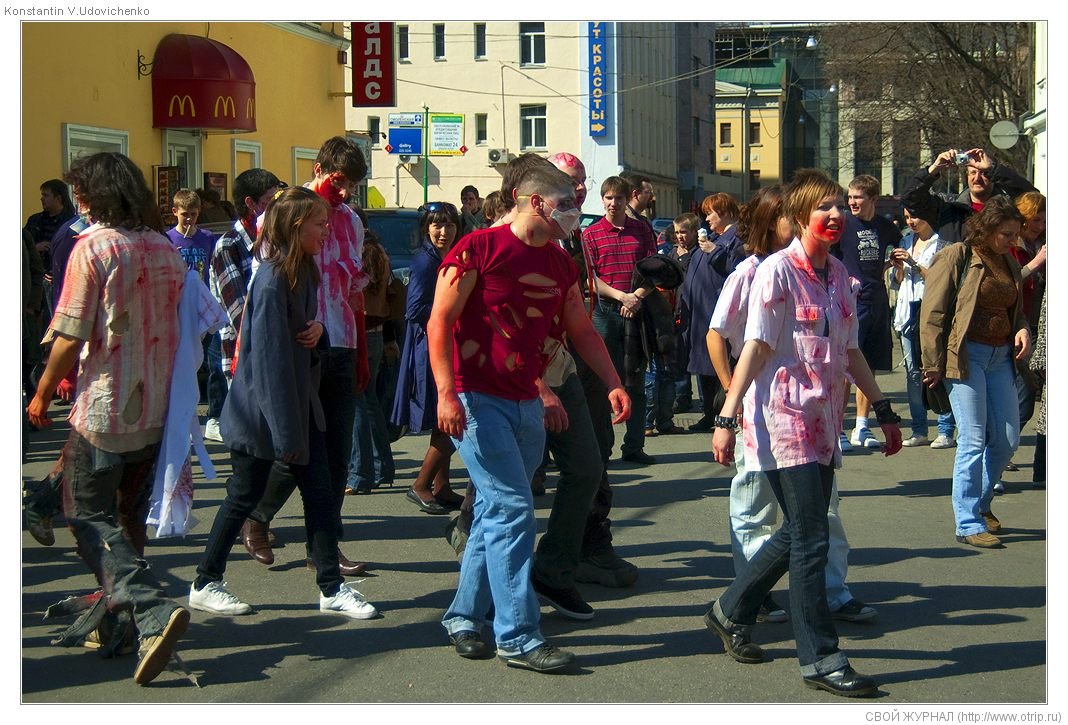 Москва, зомби-моб на Арбате (26.04.2009) 8408s_2.jpg