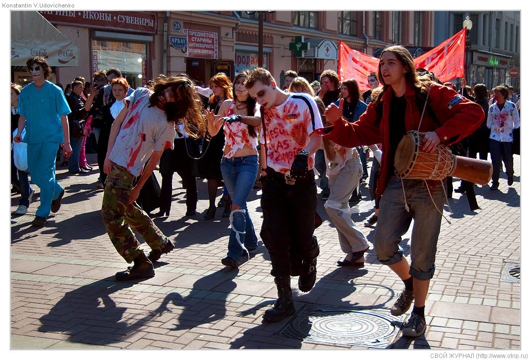 Москва, зомби-моб на Арбате (26.04.2009) 8502s_2.jpg