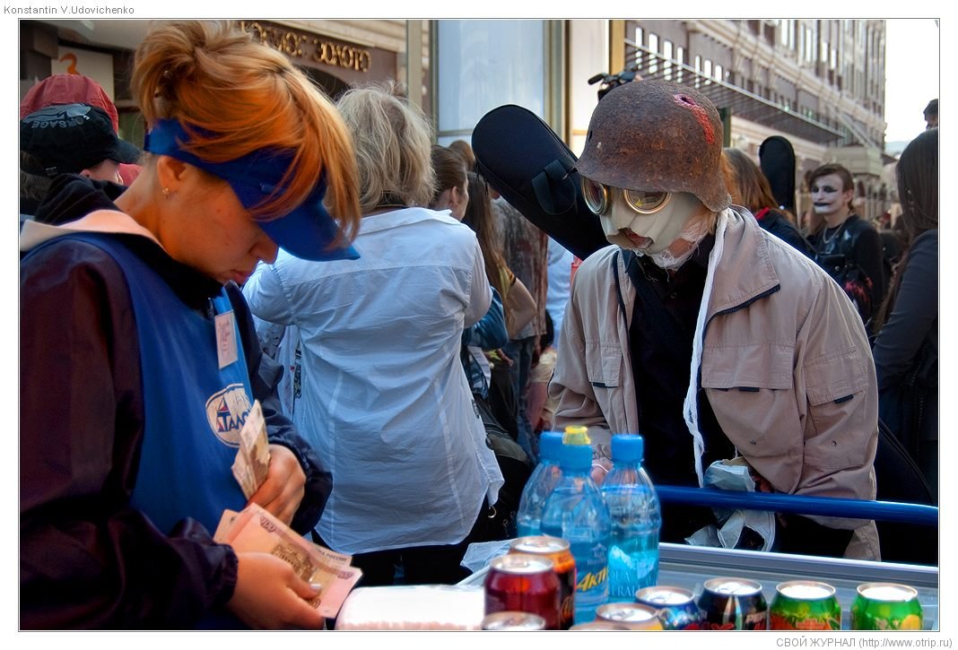 Москва, зомби-моб на Арбате (26.04.2009) 8531s_2.jpg
