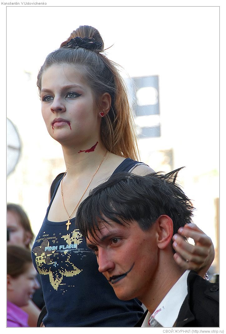 Москва, зомби-моб на Арбате (26.04.2009) 8554s_2.jpg