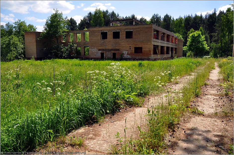 Недостроенный лагерь "Дельфин" (12.06.2011) 9647s_2.jpg