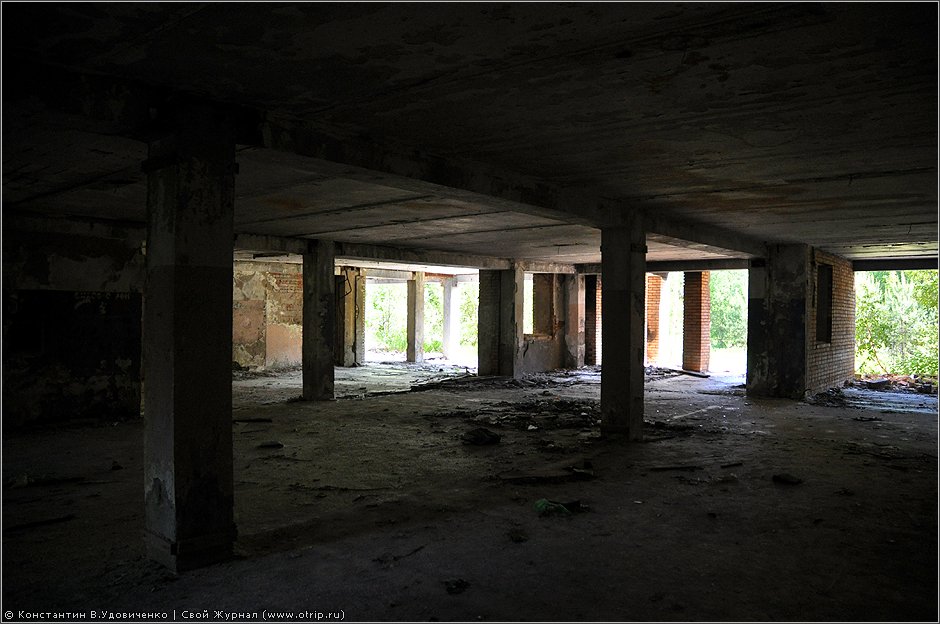 Заброшенный пансионат "Меркурий" (05.06.2011) 9315s_2.jpg