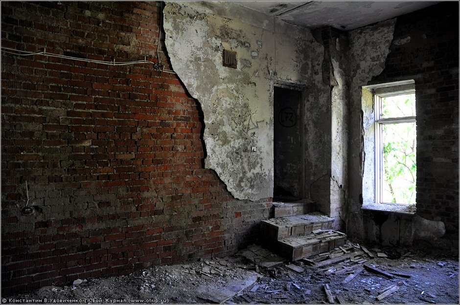 Заброшенный пансионат "Меркурий" (05.06.2011) 9353s_2.jpg