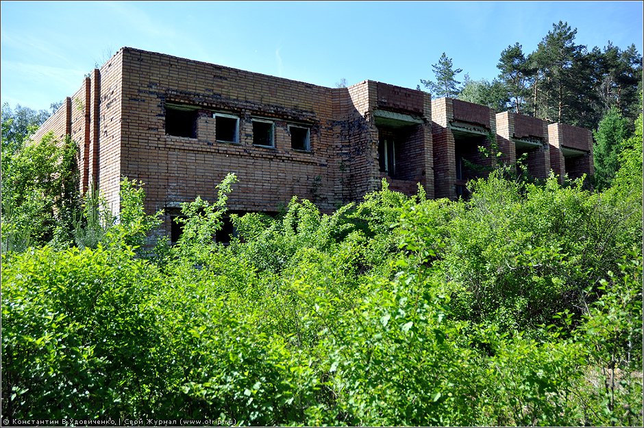 Заброшенный пансионат "Меркурий" (05.06.2011) 9496s_2.jpg