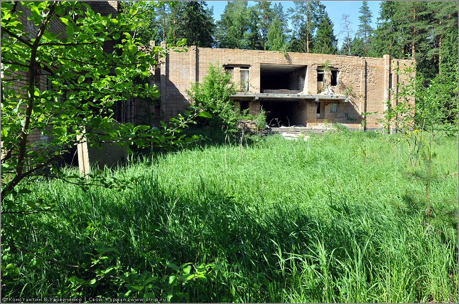 Заброшенный пансионат "Меркурий" (05.06.2011) 9584s_2.jpg